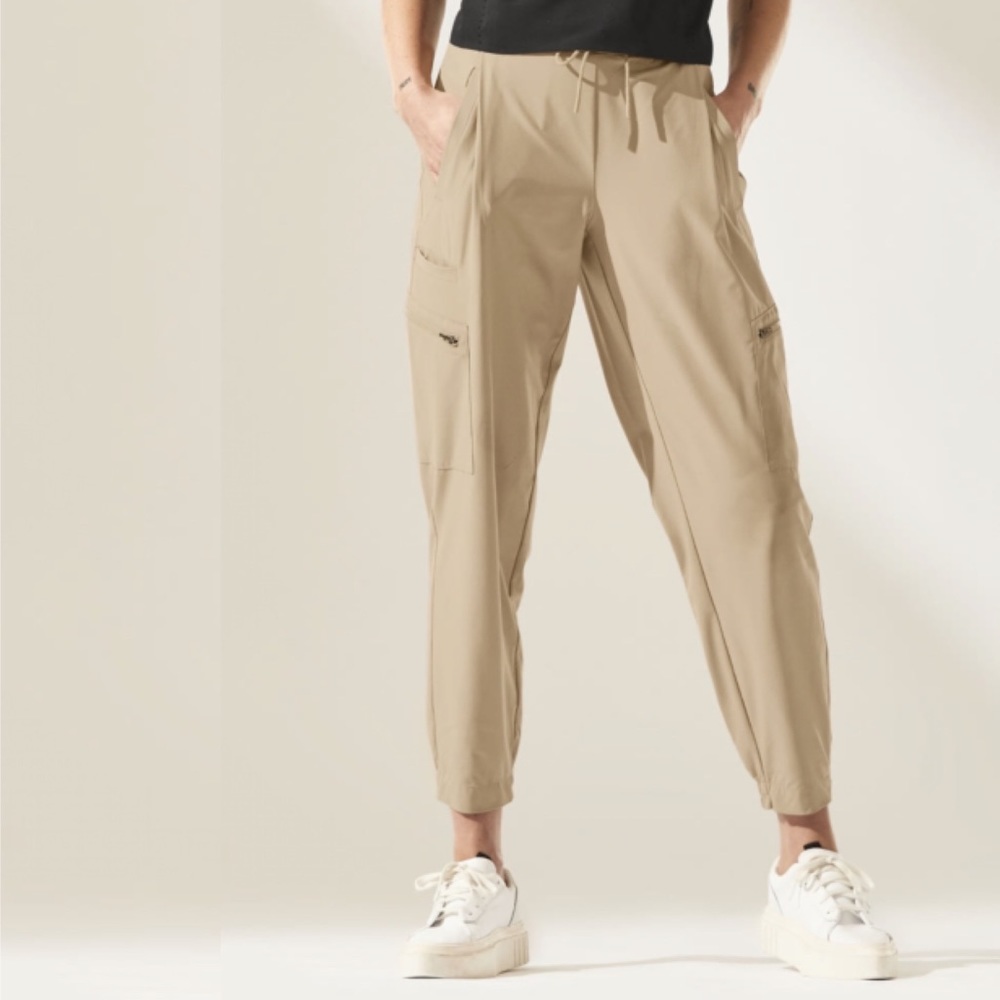 Athleta Go Far Travel Pant in Taupe